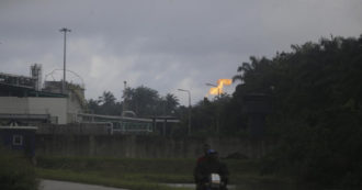 Copertina di Eni, esplode oleodotto in Nigeria. Il gruppo invoca la “forza maggiore” per il calo delle forniture di 25mila barili al giorno