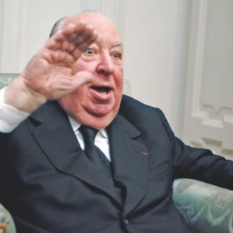 Copertina di Maestro da 12 vite. Hitchcock. Voyeur, dandy, bambino