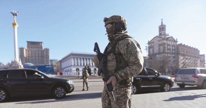 Ucraina, nella Kiev assediata gli sguardi parlano: la resa non è prevista