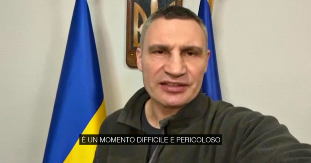 Guerra Russia-Ucraina, il videomessaggio del sindaco di Kiev: “Momento pericoloso, coprifuoco fino al 17 di marzo”