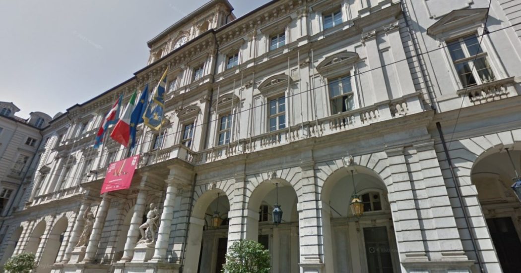 Torino, il consigliere di Fi è parente del boss di ‘ndrangheta ma è in commissione Legalità. Le carte: “Il condannato si dette da fare per lui alle Regionali”