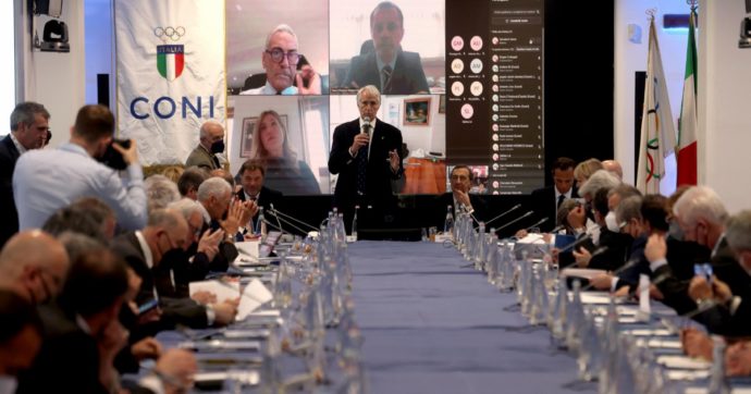 Il limite dei 3 mandati taglia le poltrone. I boiardi dello sport sperano in Amato