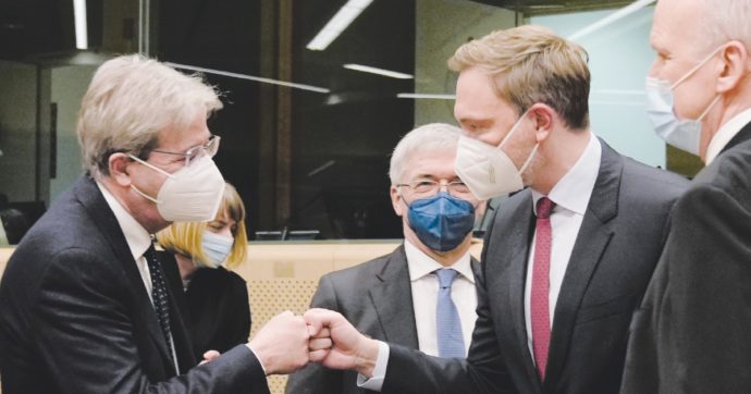 C’è la guerra, ma Bruxelles chiede di “ridurre il debito”