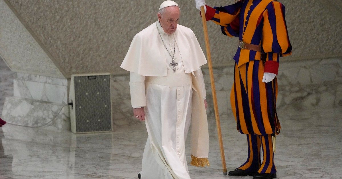La guerra di Putin nel segreto di Fatima? “La Madonna chiese di consacrare la Russia per evitare conflitti e persecuzioni”. E il Papa benedice Mosca, ma anche l’Ucraina