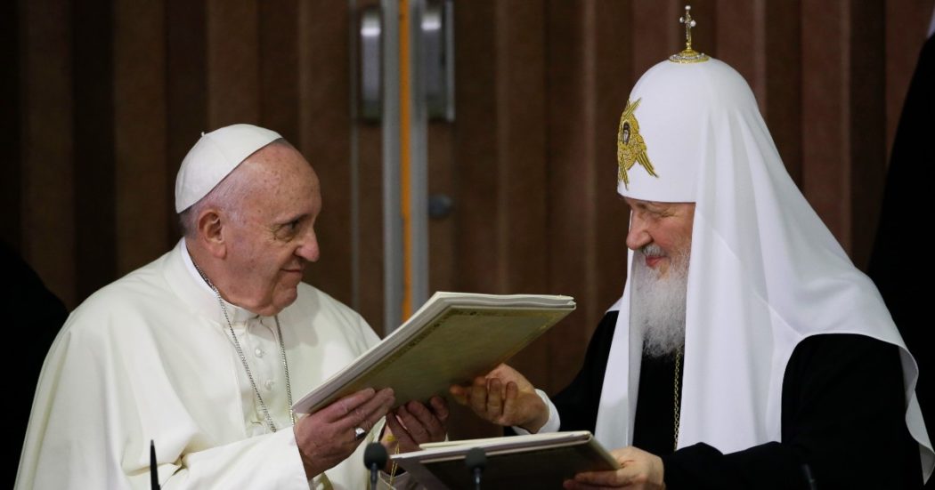 Guerra di Putin, il Papa continua a mediare: consacra Russia e Ucraina insieme al Cuore Immacolato di Maria. Il significato della celebrazione