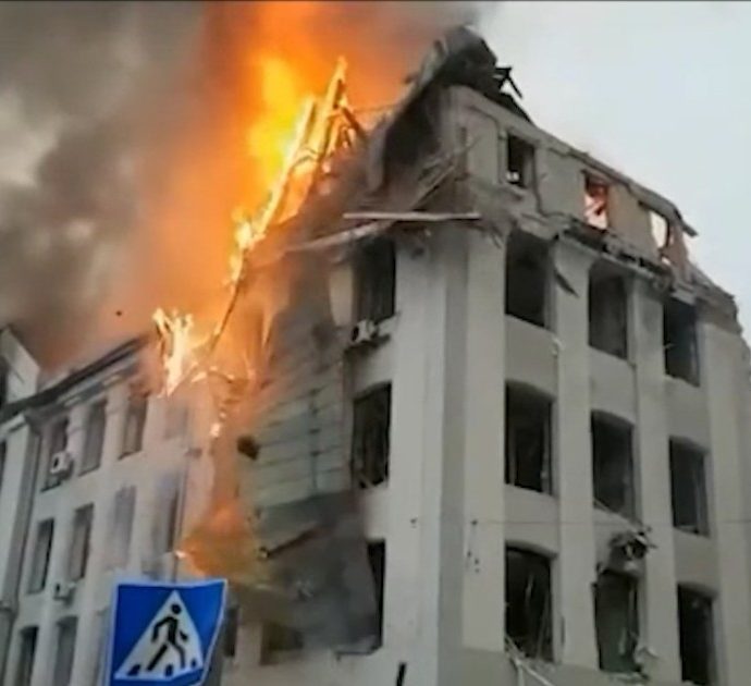 Guerra Russia-Ucraina, il video mostrato da Zelensky al Congresso Usa: “Ecco cosa è stato fatto nel nostro Paese”
