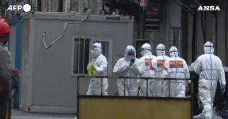 Copertina di Covid, nuovi lockdown in Cina: l’isolamento di un quartiere residenziale a Shangai – Video