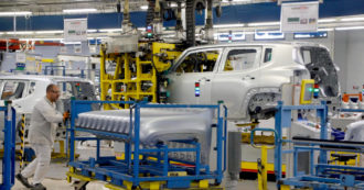 Stellantis, stabilimento di Melfi fermo per 9 giorni a causa della carenza di chip. A febbraio immatricolazioni giù del 17,5%