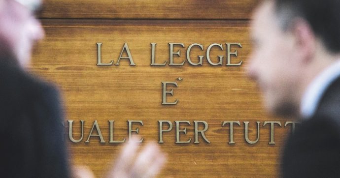 Grillo jr, ammessi 70 testi e le chat della studentessa