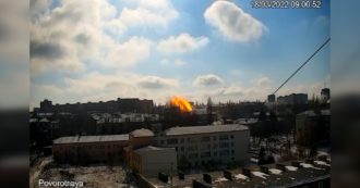 Copertina di Guerra Russia-Ucraina, attacco aereo sulla città di Kramatorsk: il momento dell’arrivo del missile – Video