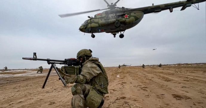 Ucraina, “centinaia di soldati russi si rifiutano di combattere. Possono solo essere licenziati perché ufficialmente non è una guerra”