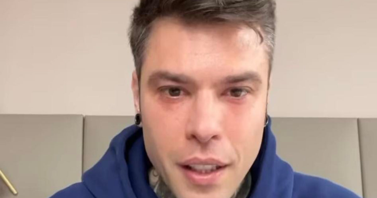 Fedez e la malattia: “Coraggio, ti vogliamo bene”. Da Mara Venier a Giuliano Sangiorgi, tanti i messaggi di sostegno