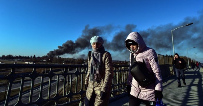 Guerra Russia-Ucraina, diretta – Il sindaco di Mariupol: “Si combatte in centro città”. Mosca: “Neutralità vicina”, ma Kiev smentisce