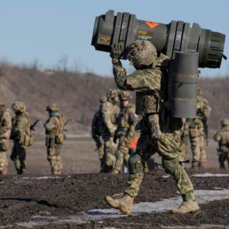 Copertina di L’Italia ripudia la guerra, Draghi calca l’elmetto: il Fatto di domani 31 marzo