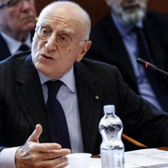 Copertina di “La diplomazia dell’Ue dovrebbe agire: adesso serve una conferenza”