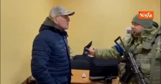 Guerra Russia-Ucraina, il gesto del generale di Kiev: trenta monete d’argento all’ambasciatore bielorusso come “compenso per il tradimento”