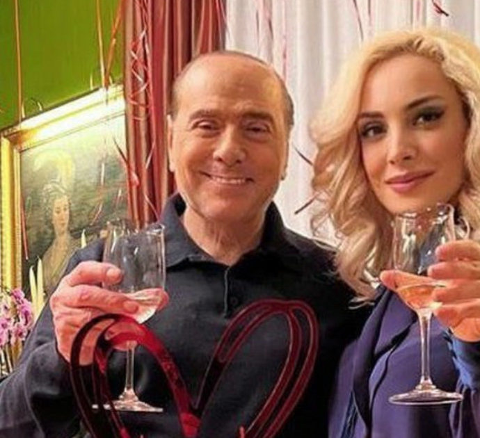 Silvio Berlusconi, celebrato il “non matrimonio”. Dai figli (tranne Pier Silvio) a Dell’Utri: ecco chi c’era e il menù del banchetto