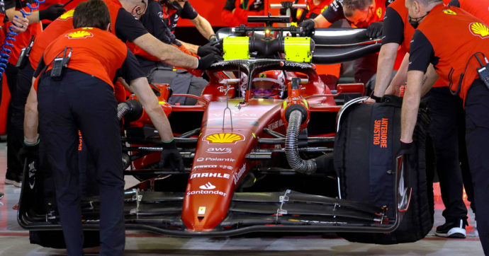 Formula 1, in Bahrain pole position Ferrari: miglior giro per Leclerc davanti a Verstappen e Sainz