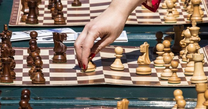 Guerra Russia-Ucraina, la federazione internazionale di scacchi sospende il gran maestro russo Sergey Karjakin