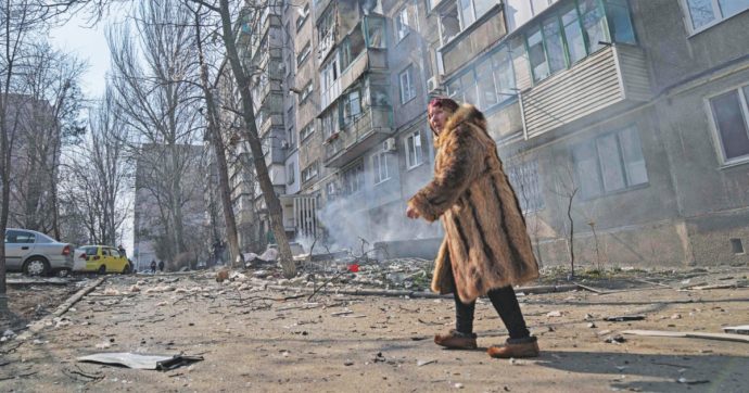 Inferno a Mariupol, pioggia di missili: “10mila in trappola”