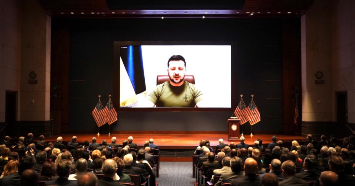 Dall’11 settembre al muro di Berlino: Zelensky mette i parlamentari di fronte ai momenti più delicati dei loro Paesi. Oggi agli italiani parlerà della Resistenza?