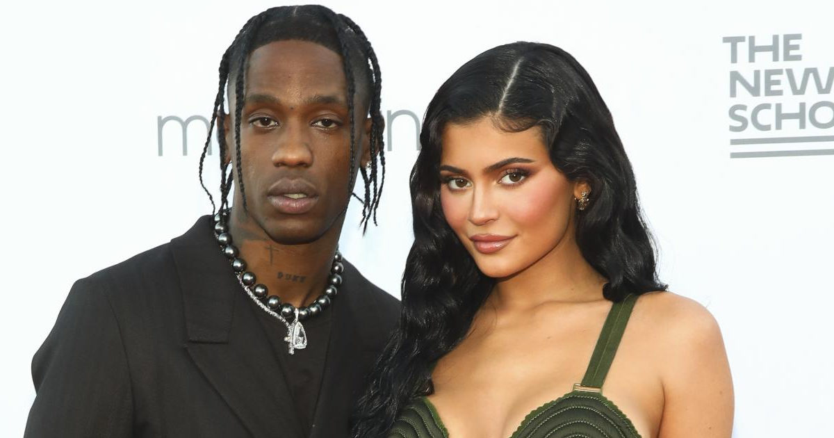 Kylie Jenner e Travis Scott cambiano il nome al figlio Wolf nato un mese fa: “Non era adatto”