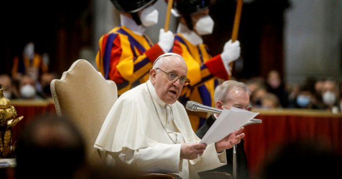 “Spese militari, uno scandalo”: l’urlo del Papa contro il riarmo