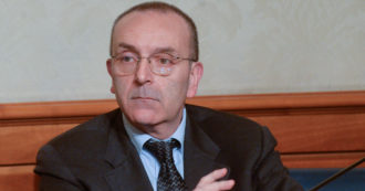 Copertina di Petrocelli (M5S) diserta la seduta con Zelensky: “Non voterò la fiducia”. Ma non si dimette da presidente della Commissione Esteri al Senato