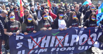 Whirlpool, corteo dei lavoratori licenziati di Napoli: “Tre anni di promesse non mantenute, ci dicano che fine faremo”