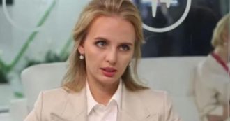 Copertina di Putin, la figlia Maria Vorontsova organizza un viaggio all’estero col fidanzato ma lui le impedisce di partire: “Vuole scappare dalla Russia”