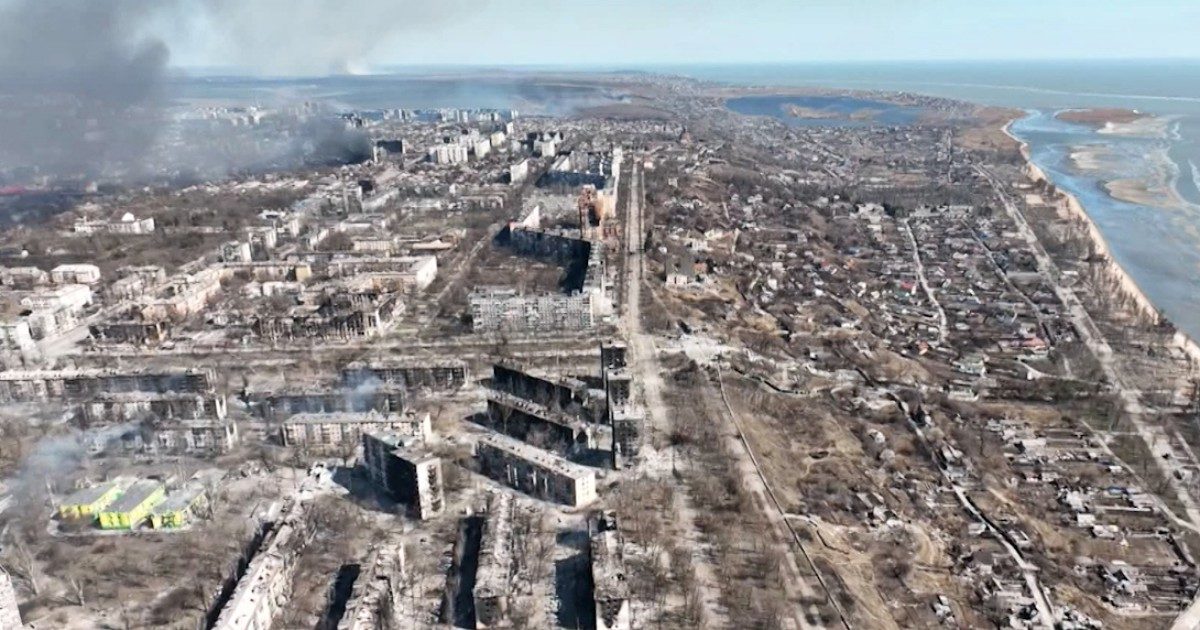 Guerra Ucraina, a Mariupol battaglia decisiva. “È molto ben difesa, si combatterà casa per casa come nella seconda guerra mondiale. Per Mosca rischia di essere una tomba”