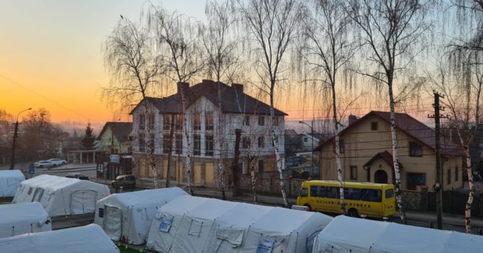 Ucraina, ospedale da campo israeliano allestito a Mostyska: 66 posti letto e cure possibili per 150 pazienti