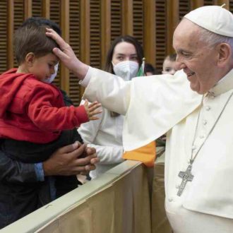 Copertina di Il Papa sull’aumento della spesa militare: “siete pazzi”. Il Fatto di domani 25 marzo