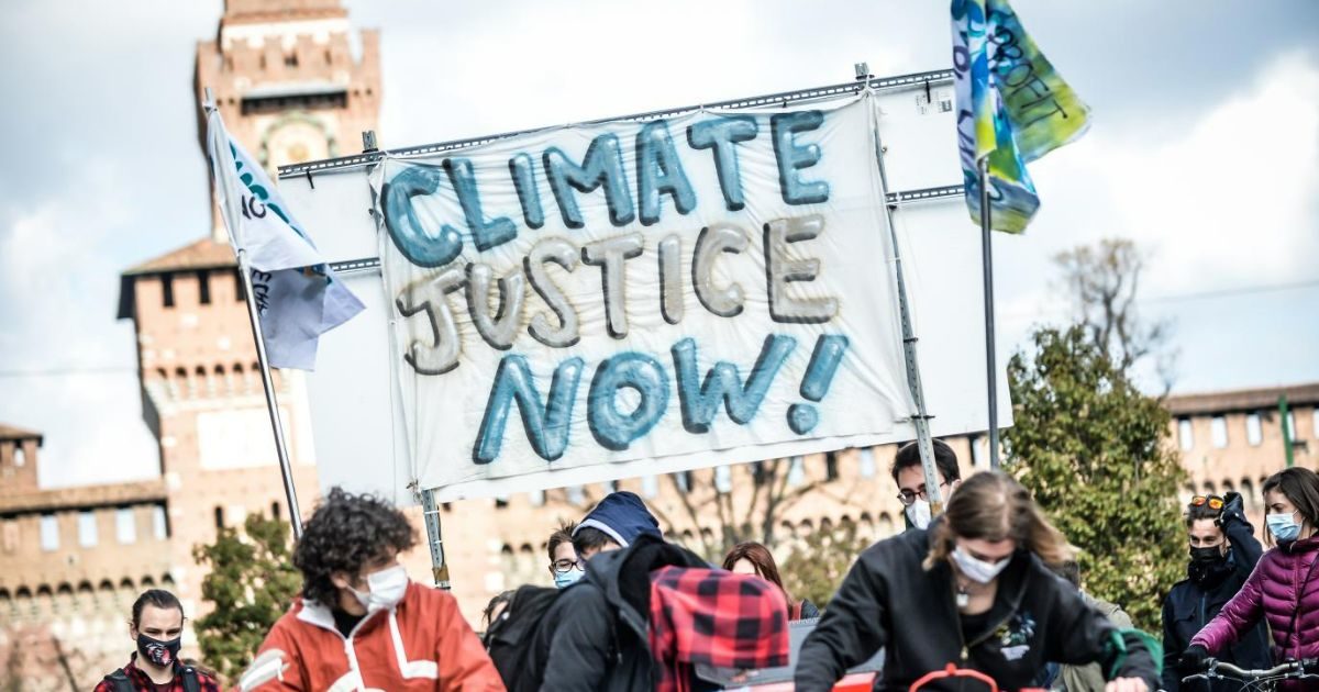 Sciopero globale per il clima del 25 marzo, Fridays for future in piazza: “Fermiamo il capitalismo fossile. La guerra Russia-Ucraina? Gli Stati si contendono risorse sempre più scarse”