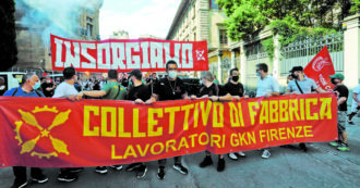 Copertina di “Non è finita”: i lavoratori ex GKN in piazza mentre i tempi di riapertura si allungano