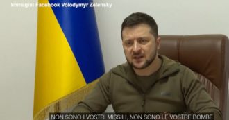 Copertina di Ucraina, Zelensky: “Trovate bombe al fosforo. La Nato può impedire altre morti dandoci le armi di cui abbiamo bisogno”