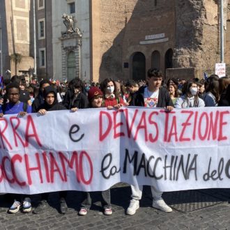 Copertina di Fridays for Future, la piazza pacifista per l’ambiente