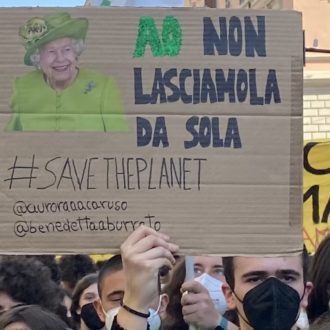 Copertina di Fridays for Future, la piazza: “Rivoluzioniamo gli stili di vita per salvare il Pianeta”