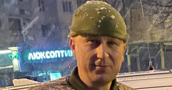 Guerra Russia-Ucraina, il generale che si offre ai russi in cambio dei bambini rimasti a Mariupol: “Fateli uscire e mi consegnerò”