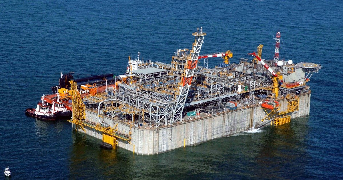 Energia, l’Italia a caccia di navi per la rigassificazione per smarcarsi da Mosca. Ma il Gnl sul mercato è poco (e costa molto più del gas russo)