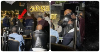 Copertina di Mike Tyson, un uomo si avvicina all’ex pugile in un locale ed estrae una pistola: lui reagisce così