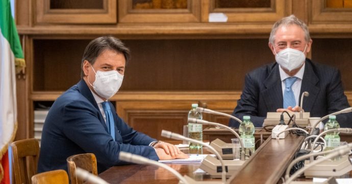 “Nessun patto segreto”: la versione dell’ex premier 5S in Parlamento