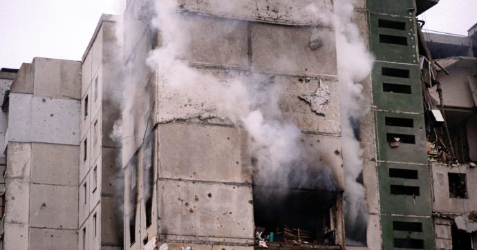 Guerra Russia-Ucraina, la diretta – Nuovi attacchi russi su Kiev, Leopoli e Chernihiv. Il Parlamento ucraino: “Colpito ancora il centro di ricerca nucleare di Kharkiv”