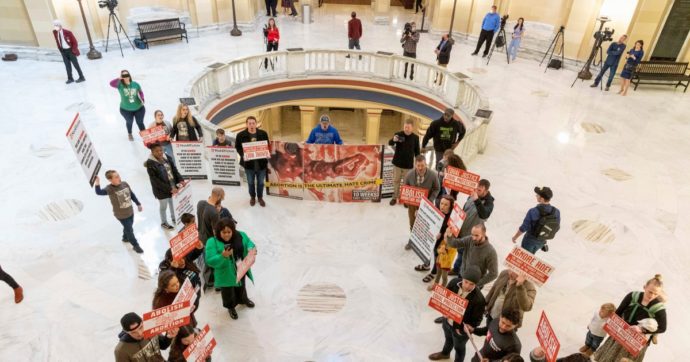 Usa, l’Oklahoma vieta l’aborto “in ogni fase”