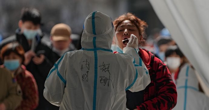 Covid, in Cina torna il lockdown: Omicron blocca la città di Shanghai per 5 giorni