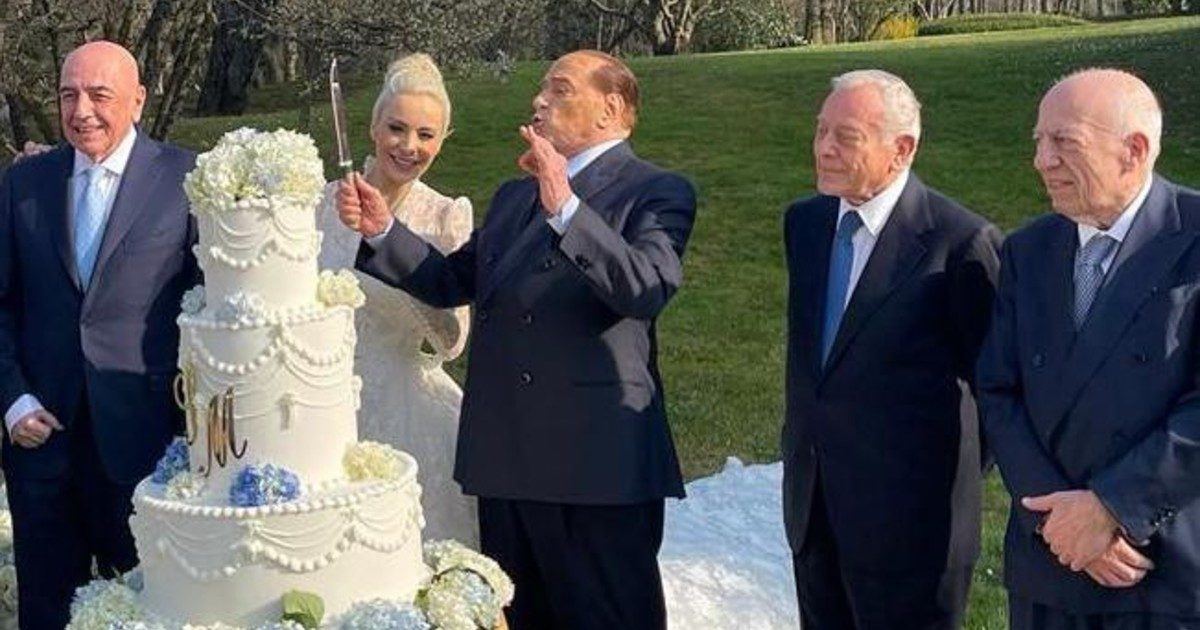 “Marta Fascina incinta di Berlusconi”. Il gossip dopo il ‘non matrimonio’ del 19 marzo. Ambienti vicini all’ex premier: “Fake news”