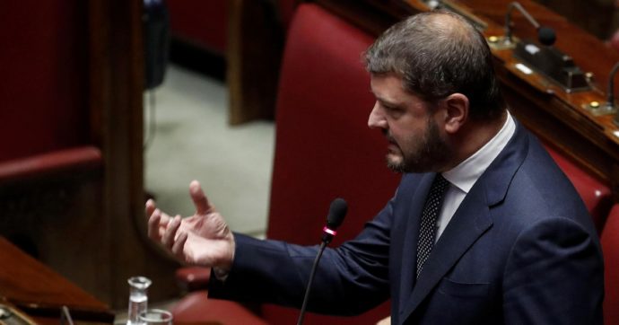 Migliore attacca un non-indagato (e il giudice gli dà ragione): la doppia morale di Italia Viva