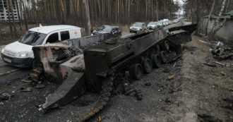 Copertina di Guerra in Ucraina, nelle tv russe scarso entusiasmo e immagini di soldati mutilati: “Serviranno 15 anni per la denazificazione”