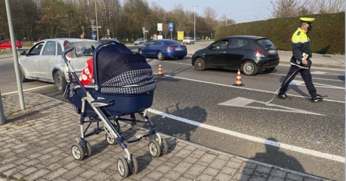 Padova, neonato in carrozzina investito da un’auto sulle strisce: morto in ospedale
