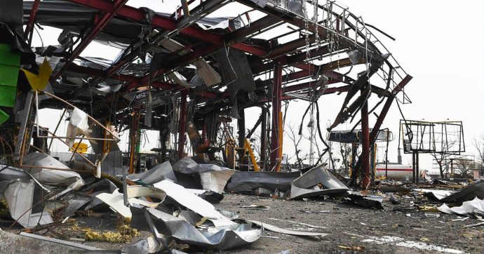 Guerra Russia-Ucraina, la diretta – Truppe russe via da Kiev. L’esercito ucraino: “Preparano la ripresa dell’offensiva”. Draghi sente Zelensky